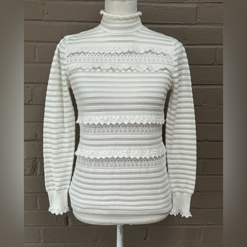 WHBM white lace design knit top M